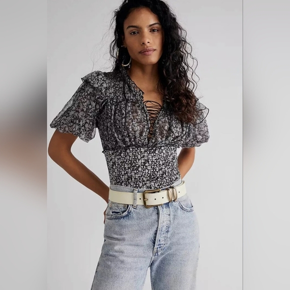 ✨️Free People✨️ Beatrice Floral Top in Black Combo - Size M - Picture 1 of 12